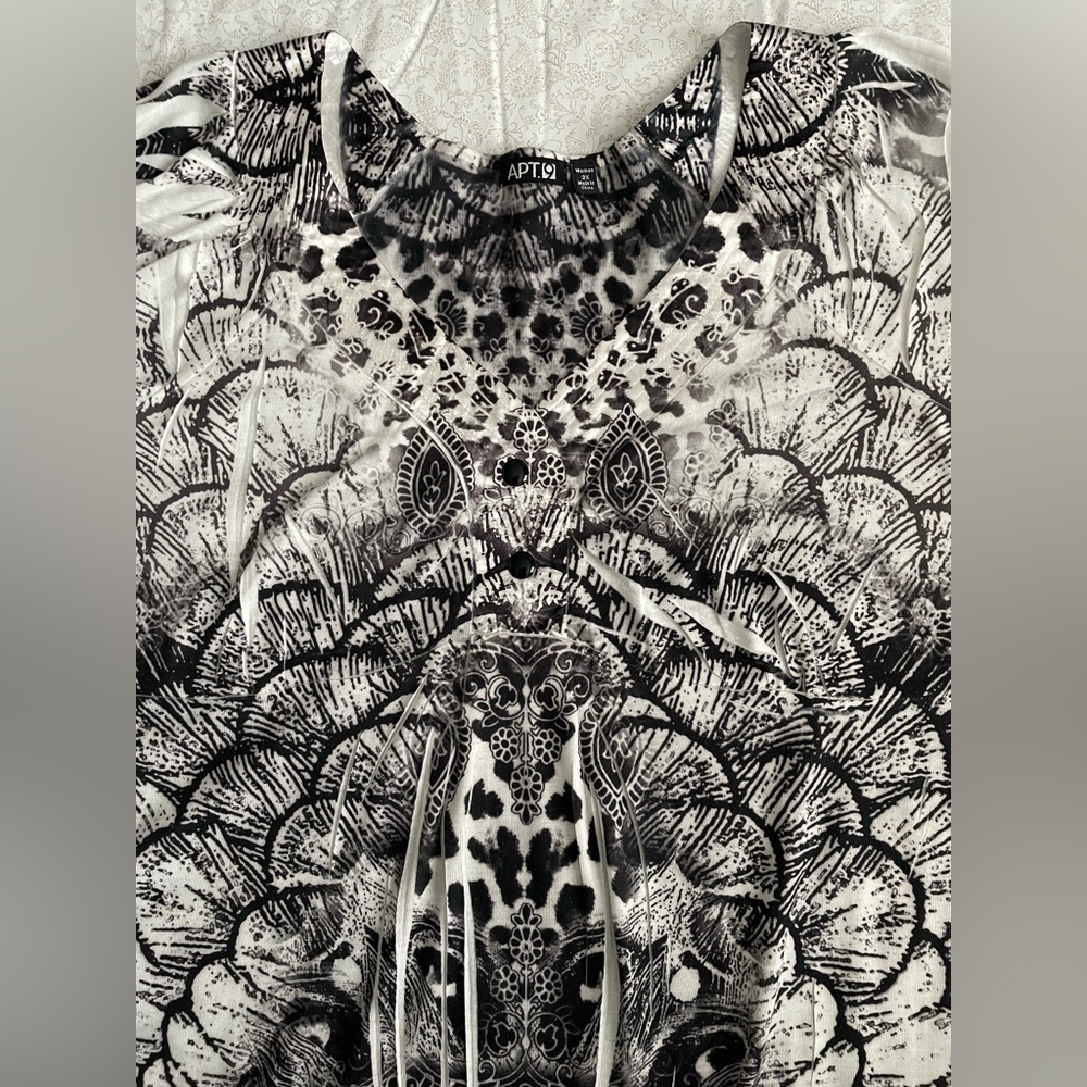 Apt 9 Womens Top 2X Peacock Print 3/4 Sleeve Artsy V Neck Black and White Casual - Picture 14 of 16